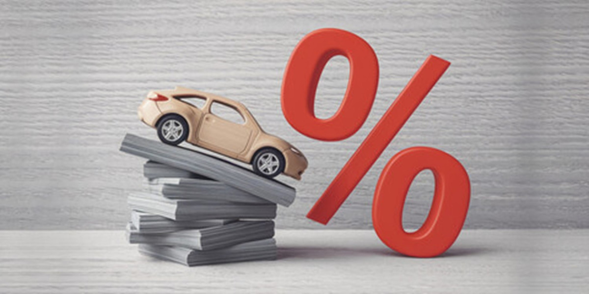 傾きかけた車とパーセンテージのマーク