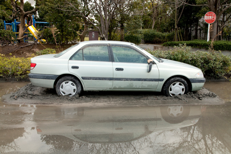 水没しそうな車